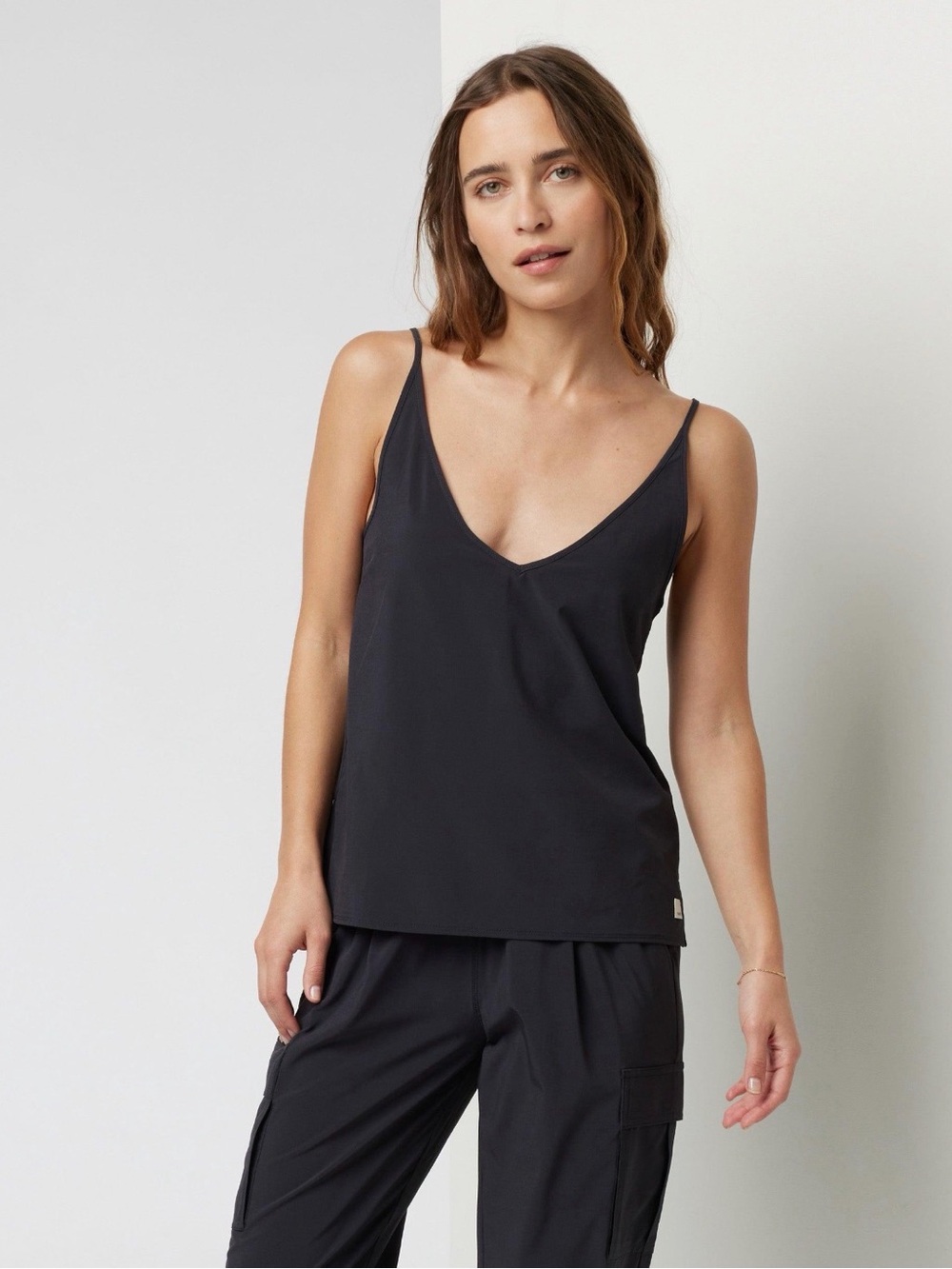 Vuori Villa Cami Black V-Neck Low Back Tank Top Size L